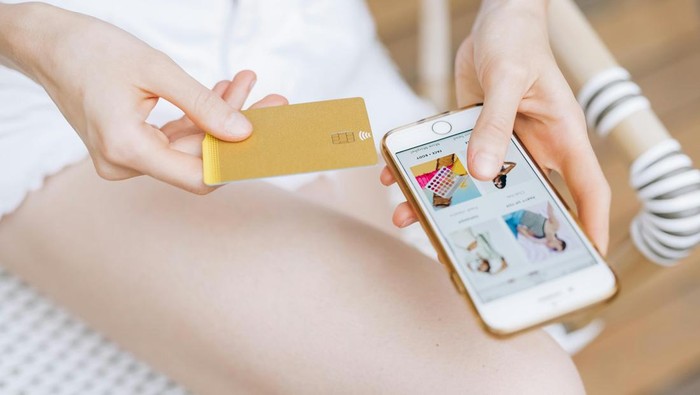 Punya perasaan takut akan keputusan yang diambil. Kecenderungan itu juga terlihat pada aspek kehidupan lain.