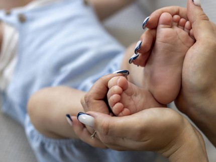 Alasan Telapak Kaki Bayi Baru Lahir Dicap Tinta Biru, Ada Kaitan dengan Akta Lahir
