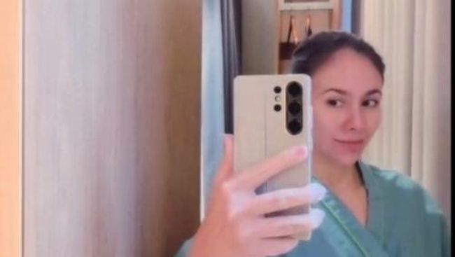 7 Potret Wulan Guritno Tampil Bareface Usai Oplas, Wajahnya Jadi Sorotan