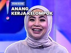 Video: Akrab Bareng Teman Kuliah, Anang Ikut Patungan Banner Kelulusan