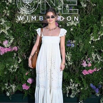 Get The Look: Inspirasi Gaya Summer Chic dari Florence Hunt, Bisa Buat Cafe Hopping!