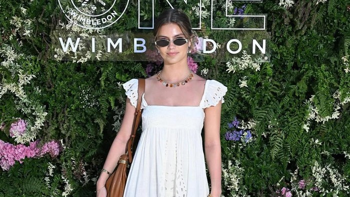 Get The Look: Inspirasi Gaya Summer Chic dari Florence Hunt, Bisa Buat Cafe Hopping!