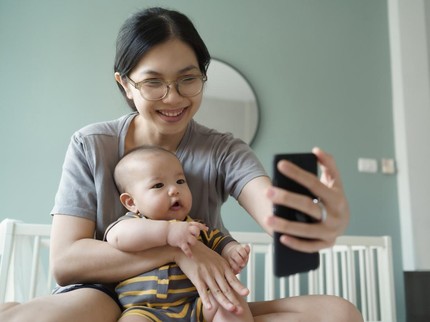 Selfie Menyusui Kian Populer di Media Sosial, Begini Respons dan Manfaatnya