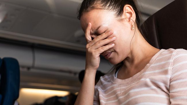 Saat penerbangan dibatalkan, sebaiknya jangan langsung panik. Lakukan beberapa hal ini untuk mengatasinya.