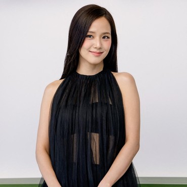 Jisoo Hadiahi Staf Tas Dior Puluhan Juta, Tulisan di Kartunya Bikin Salfok