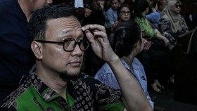 Terdakwa kasus dugaan suap terhadap putusan lepas perkara korupsi pemberian fasilitas ekspor minyak sawit mentah (CPO) Junaedi Saibih bersiap menjalani sidang vonis di Pengadilan Tipikor, Jakarta, Selasa (3/3/2026). Majelis hakim memvonis bebas Junae