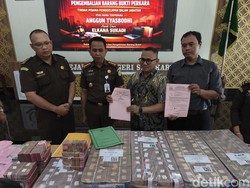 Jaksa Pamerkan Duit Rp 9,7 M yang Sempat Digondol Anggun Sopir Bank