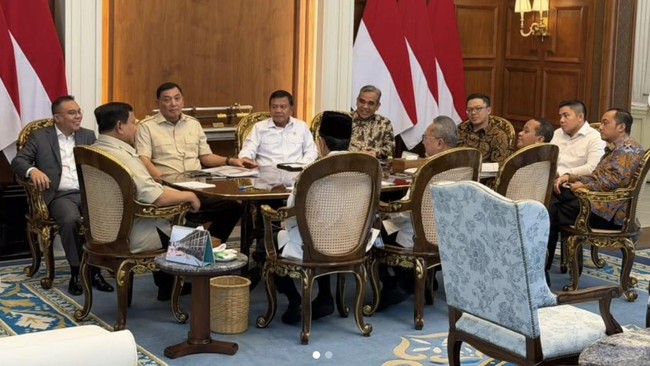 Presiden RI Prabowo Subianto bertemu dengan Wakil Ketua DPR Sufmi Dasco Ahmad hingga Menhan Sjafrie Sjamsoeddin membahas sejumlah isu, termasuk geopolitik.