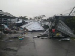 Angin Kencang Sapu Sayung Demak, Sejumlah Kios-Tiang Listrik Roboh