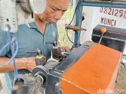 Cerita Ujang Ahli Kunci Masuk Ruang Paling Privat Pejabat Bandung