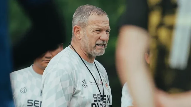 Semen Padang resmi memecat pelatih Dejan Antonic setelah hasil imbang 0-0 melawan PSIM. Pengumuman pengganti akan dilakukan sebelum buka puasa.