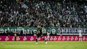 Estafet Ernando di Persebaya: Usia 24, 100 Laga