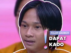 Video: Temu Kangen 'Kakak', Fajar Sadboy Gandeng Amanda Manopo di Mall