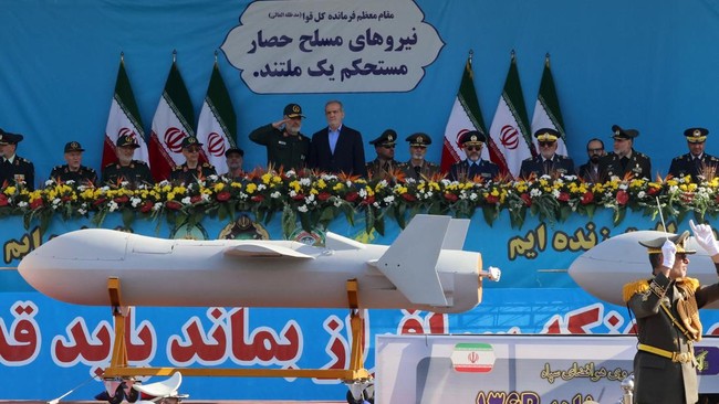 Iran disebut pakai drone murah namun efektif menguras aset AS hingga bikin rugi bandar.
