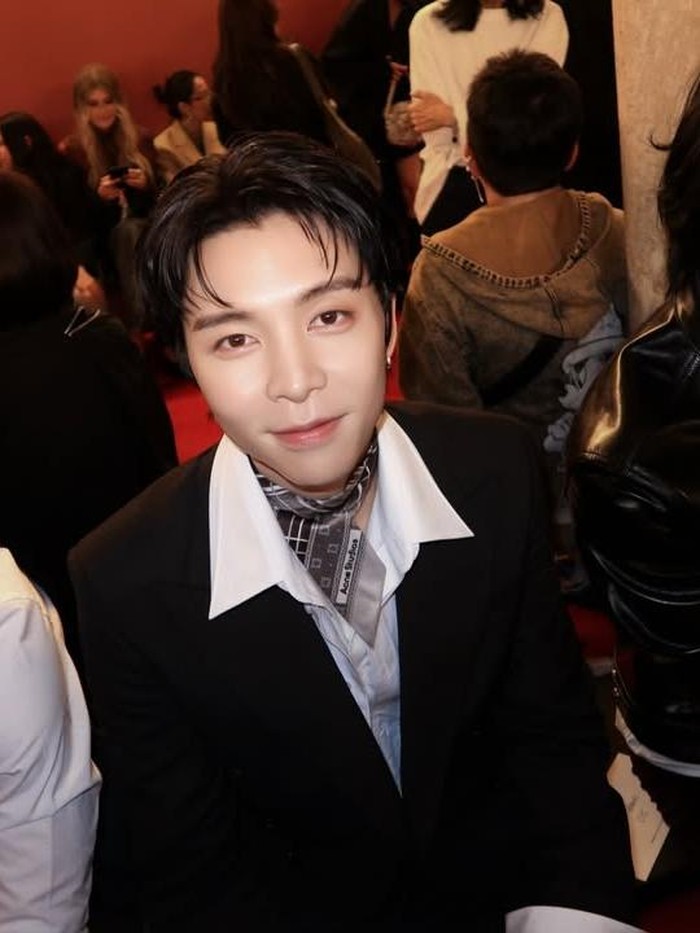 Sebagai global brand ambassador, Johnny sudah beberapa kali menghadiri acara fashion dari Acne Studios lho, Beauties./ Foto: instagram.com/nct