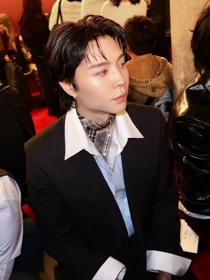 Pada Rabu, (4/3/2026), Johnny dari boy group NCT menghadiri Acne Studios Womenswear Fall/Winter 2026-2027 di Paris Fashion Week./ Foto: instagram.com/nct
