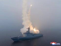 Timur Tengah Membara, Korut Uji Coba Kapal Perang Diawasi Kim Jong Un