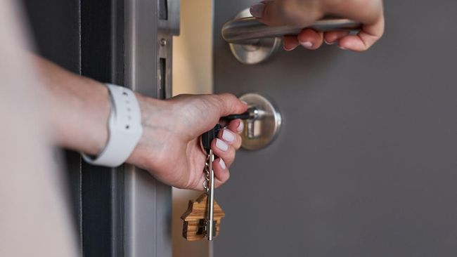 Sebelum meninggalkan rumah untuk mudik, ada sejumlah hal penting yang wajib diperiksa agar rumah tetap aman. Checklist 11 hal berikut.