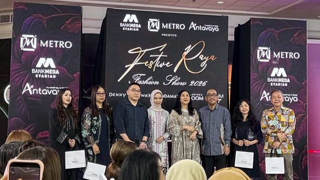 Bank Mega Syariah menghadirkan berbagai promo khusus bagi nasabah yang ingin berbelanja baju lebaran di Metro Festive Raya, Plaza Senayan, Jakarta.