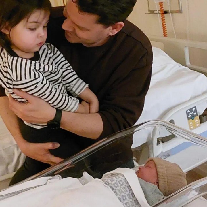 <p>Gracia Indri melahirkan anak keduanya yang berjenis kelamin laki-laki pada 13 Februari 2026. Gracia dan suami memberi nama putra mereka Maxim Dani&euml;l Slijpen. Kebahagiaan ini pun turut dirasakan oleh anak pertama mereka, Nova Lynn Slijpen,saat pertama kali melihat <em>Baby</em> Maxim. Nova yang berusia tiga tahun ini tampak masih kebingungan melihat adiknya yang baru lahir. (Foto: Instagram @graciaz14)</p>