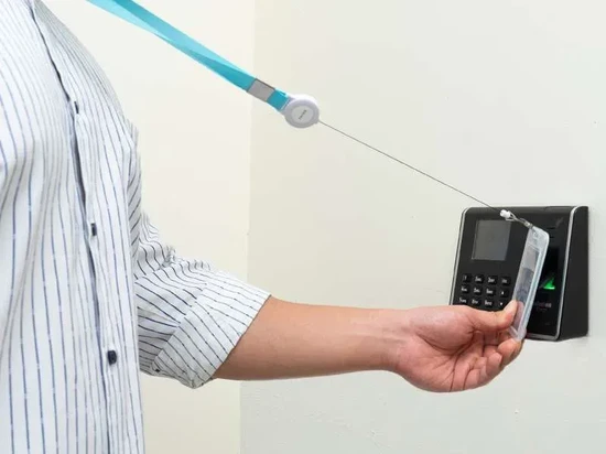 Sering Ikut Event, Seminar, atau Kerja Kantoran? 3 ID Card Holder Ini Bikin Kartu Aman dan Tetap Rapi