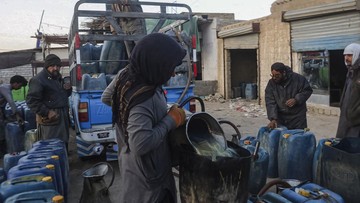 Panik Krisis Energi, Warga India Serbu SPBU dan Borong BBM