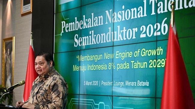 Menurut Airlangga, perubahan outlook tersebut terjadi di tengah kondisi perekonomian global yang sedang menghadapi ketidakpastian.