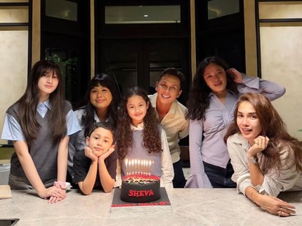 Potret Ussy Sulistyawati & Andhika Pratama Bareng 5 Anak, Good Looking Semua