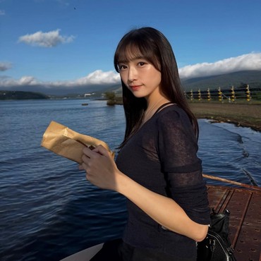 Rika Watanabe Eks Sakurazaka 46 Umumkan Pernikahan dengan Pria Non-Seleb