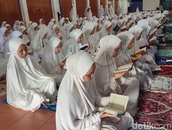 Cerita Santri Ciamis Jalani Tarawih Dini Hari hingga Tadarus Massal