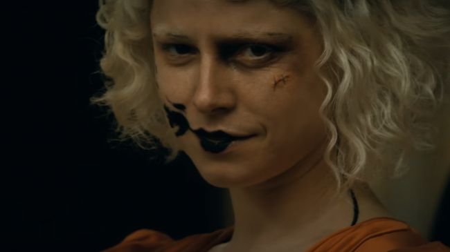 Sinopsis The Bride tentang kegilaan Jessie Buckley sebagai pendamping Frankenstein (Christian Bale).