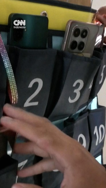 Chile Mulai Larang Siswa Pakai Smartphone di Sekolah