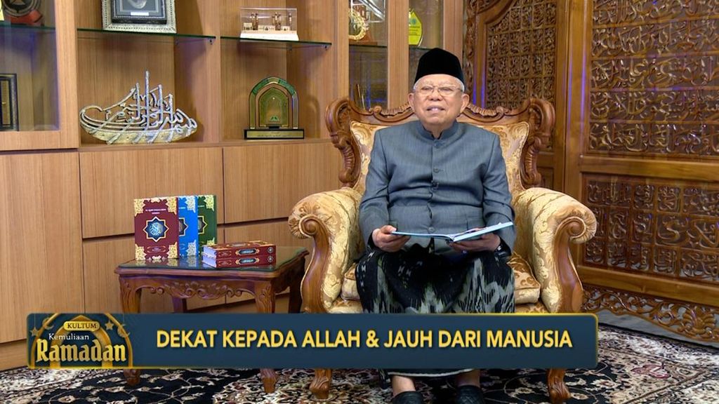 VIDEO: Dekat kepada Allah dan Jauh dari Manusia