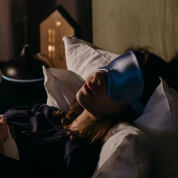 3 Ciri Kepribadian Orang yang Mematikan Lampu saat Tidur