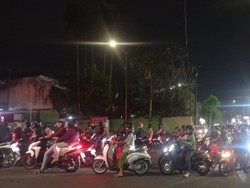 Antrean SPBU di Jember Mengular gegara Isu Kelangkaan BBM