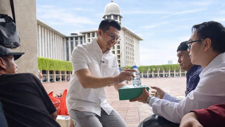 Buka bersama Le Minerale