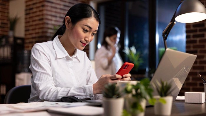 5 Ciri Kepribadian Orang yang Tidak Suka Notifikasi HP Menumpuk