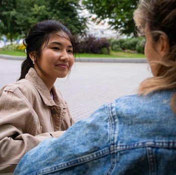 5 Kebiasaan Kecil yang Diam-Diam Menunjukkan Kamu Punya Empati Tinggi