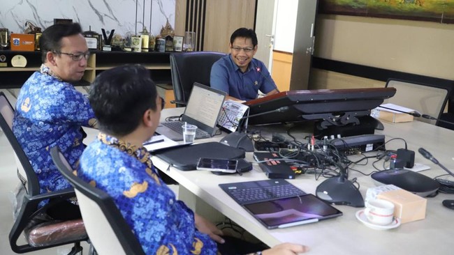 Pansus 12 menargetkan raperda tentang kesejahteraan sosial ini dapat disahkan dalam waktu satu bulan ke depan melalui rapat paripurna.