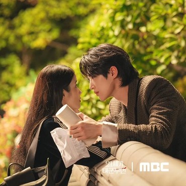 Sinopsis 'Perfect Crown' IU dan Byeon Woo Seok Jadi Pasangan Kerajaan