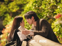 Sinopsis 'Perfect Crown' IU dan Byeon Woo Seok Jadi Pasangan Kerajaan