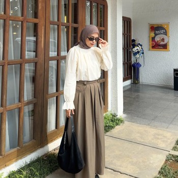 Get The Look: Ide Outfit Bukber Bernuansa Earth Tone yang Simpel ala Vebby Palwinta