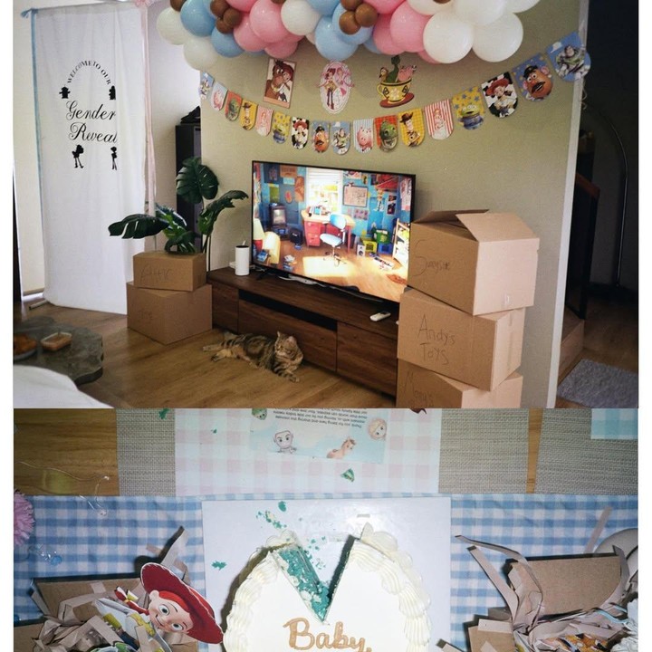 <p>Acara<em> gender reveal</em> kehamilan pertama Hanggini ini mengusung tema unik, yakni bertema film Toy Story. Hanggini dan suami menggunakan dekorasi <em>backdrop</em> hingga pernak-pernik hiasan dengan gambar dari setiap karakter kartun di film <em>Toy Story.</em> (Foto: Instagram @hanggini)</p>