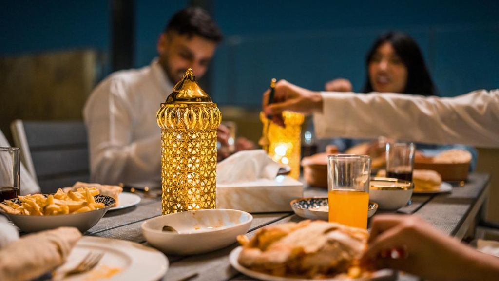 5 Alasan Menolak Ajakan Bukber Teman, Lengkap Contoh Kalimat Sopan