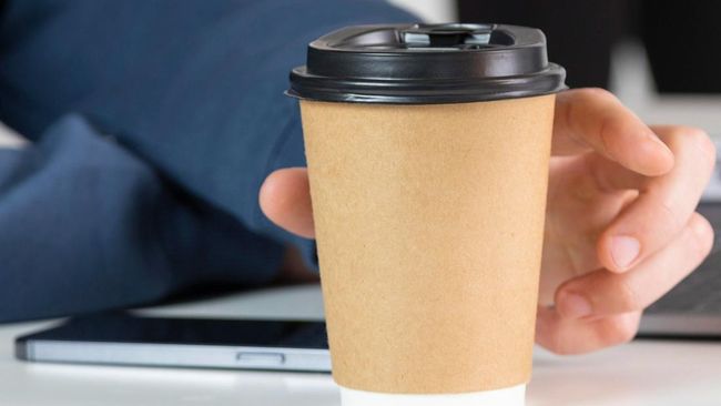Ternyata Ini Fungsi Lubang Kecil di Cup Kopi Panas