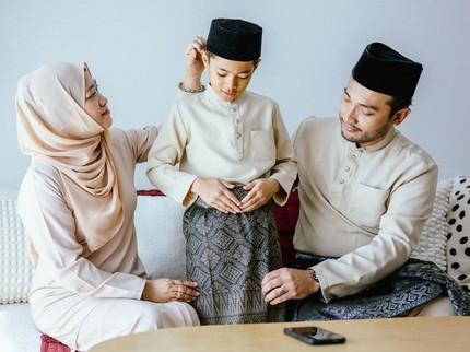 5 Rekomendasi Baju Lebaran Kembaran Keluarga Terbaru dan Stylish