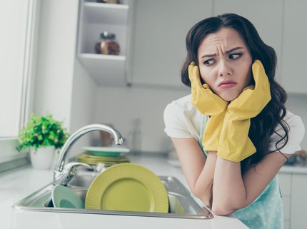 7 Kepribadian Orang yang Malas Cuci Piring, Tanpa Disadari Ini Sifat Aslinya
