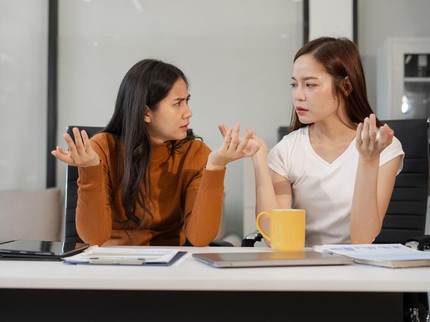 8 Ciri Kepribadian Orang yang Beda Frekuensi, Ternyata Ini Alasan Mereka Sulit Nyambung