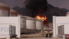 FOTO: Pelabuhan BBM UEA Terbakar Kena Imbas Perang Iran vs AS-Israel