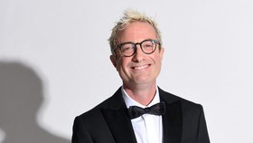 Kreator Heated Rivalry Bikin Serial Baru, Alexander